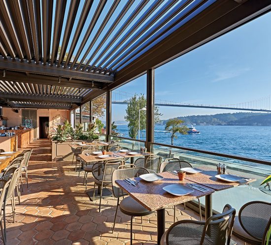 majestic-lux-900x800